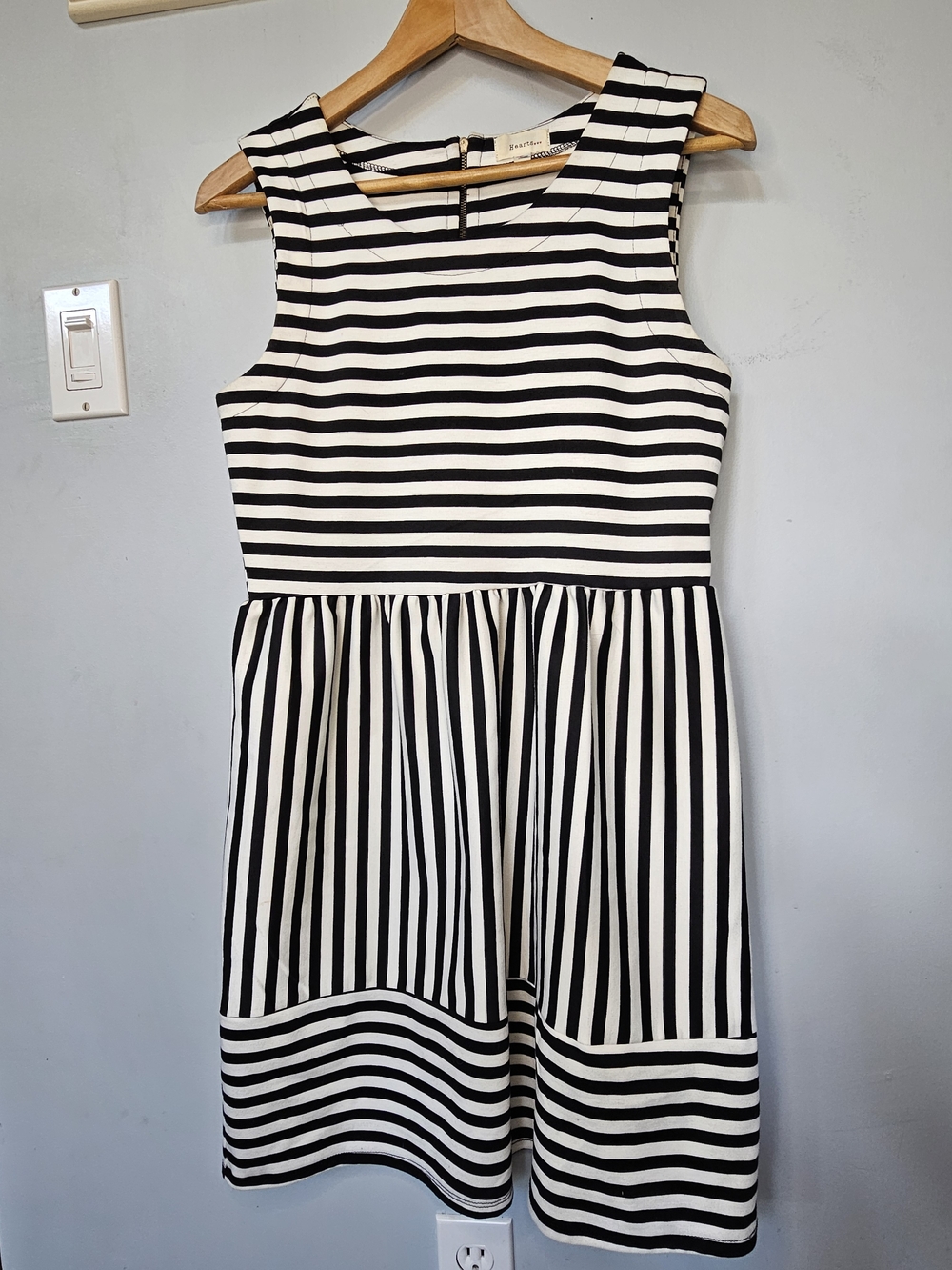 Hearts Black White Stripe Fit Flare Mini Dress Women's Large Gold Zip Sleeveless